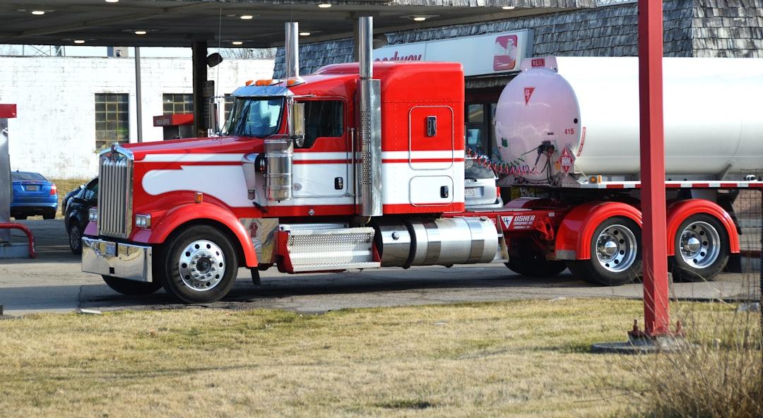 The Ultimate Guide to Commercial Truck Fuel Cards: How to Maximize Savings and Efficiency