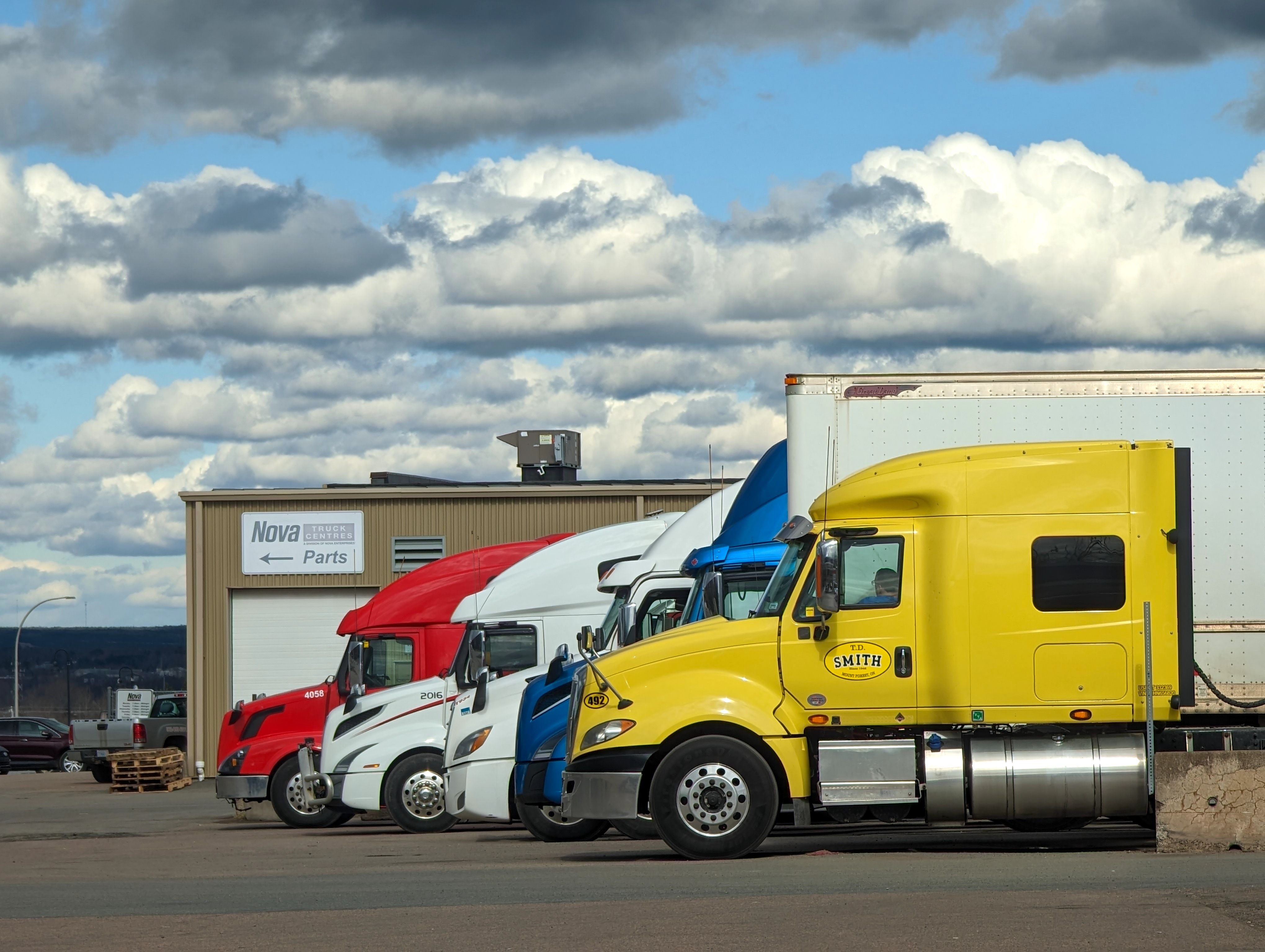 The Best Time to Be a Trucker: Maximizing Income in Peak Freight Seasons (Q2 & Q4)